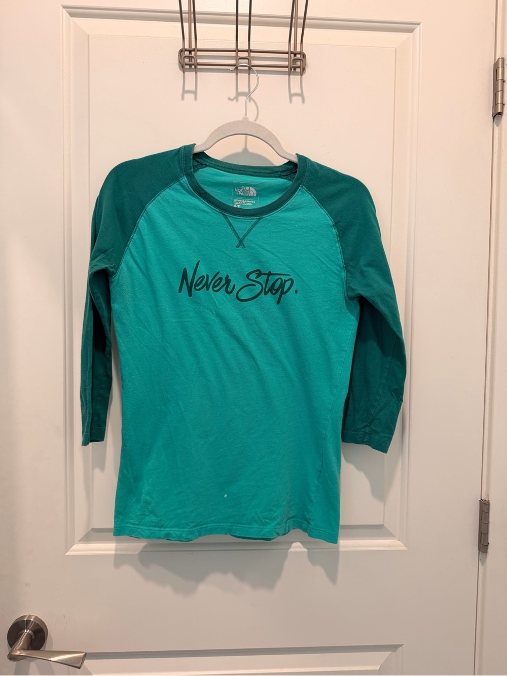 The North Face Women's Never Stop Green Long
Sleeve Raglan Shirt Small